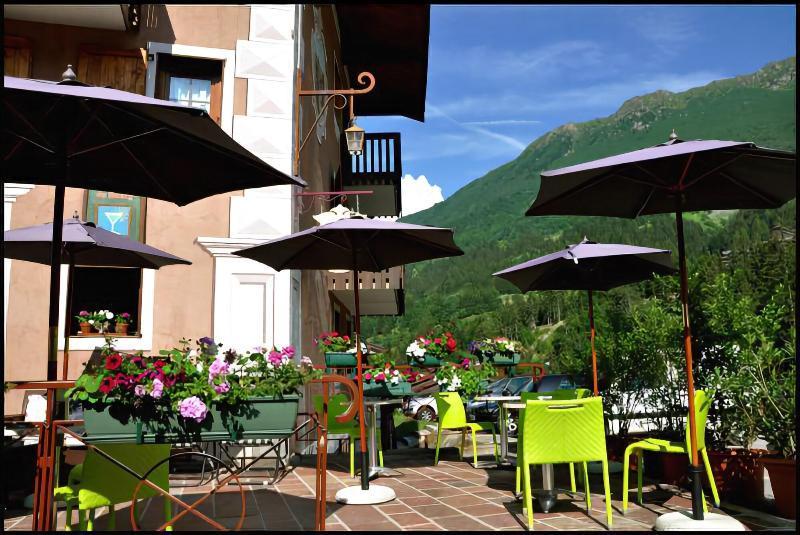 Hotel Du Bourg Валморел Екстериор снимка
