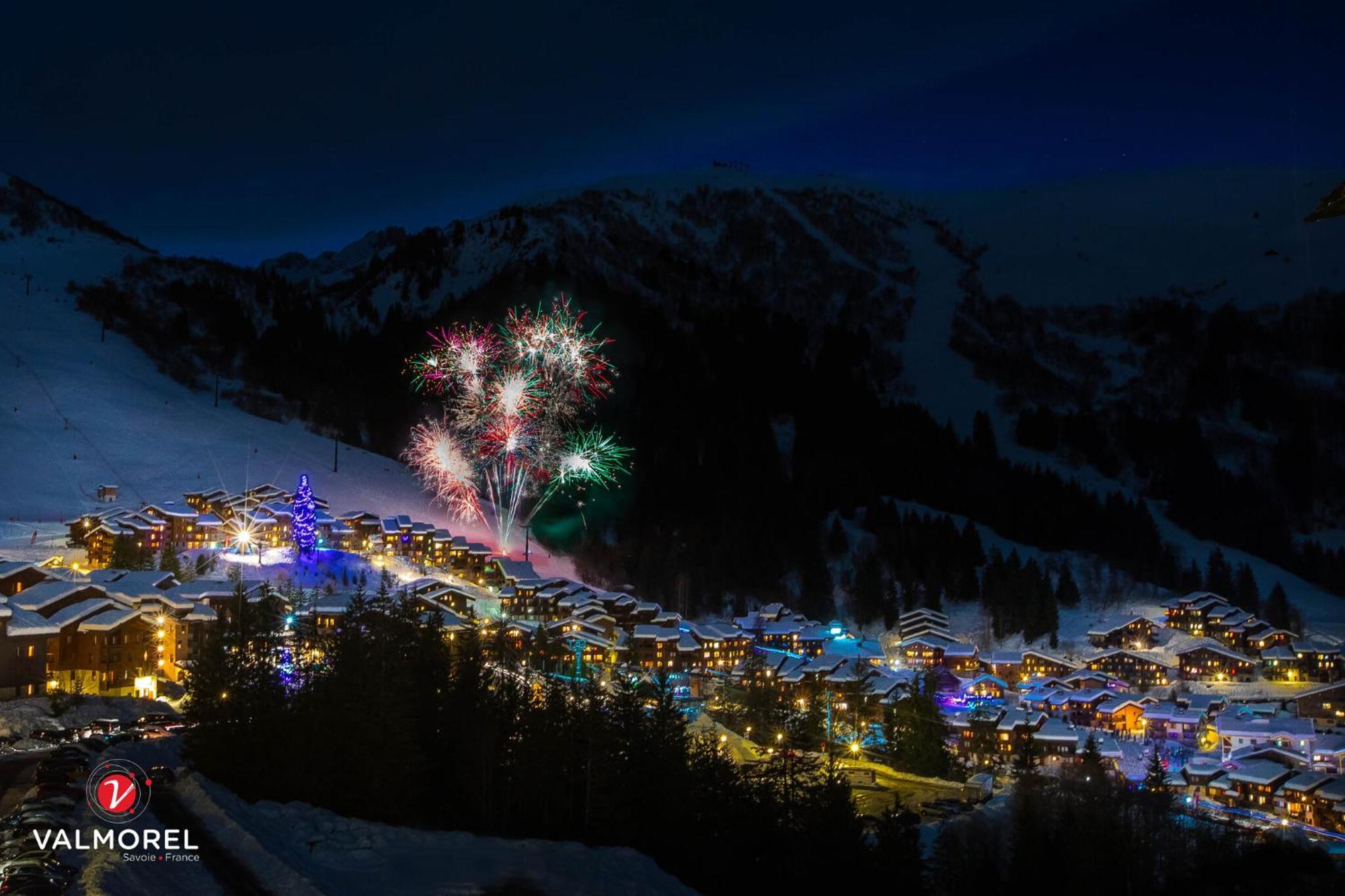 Hotel Du Bourg Валморел Екстериор снимка