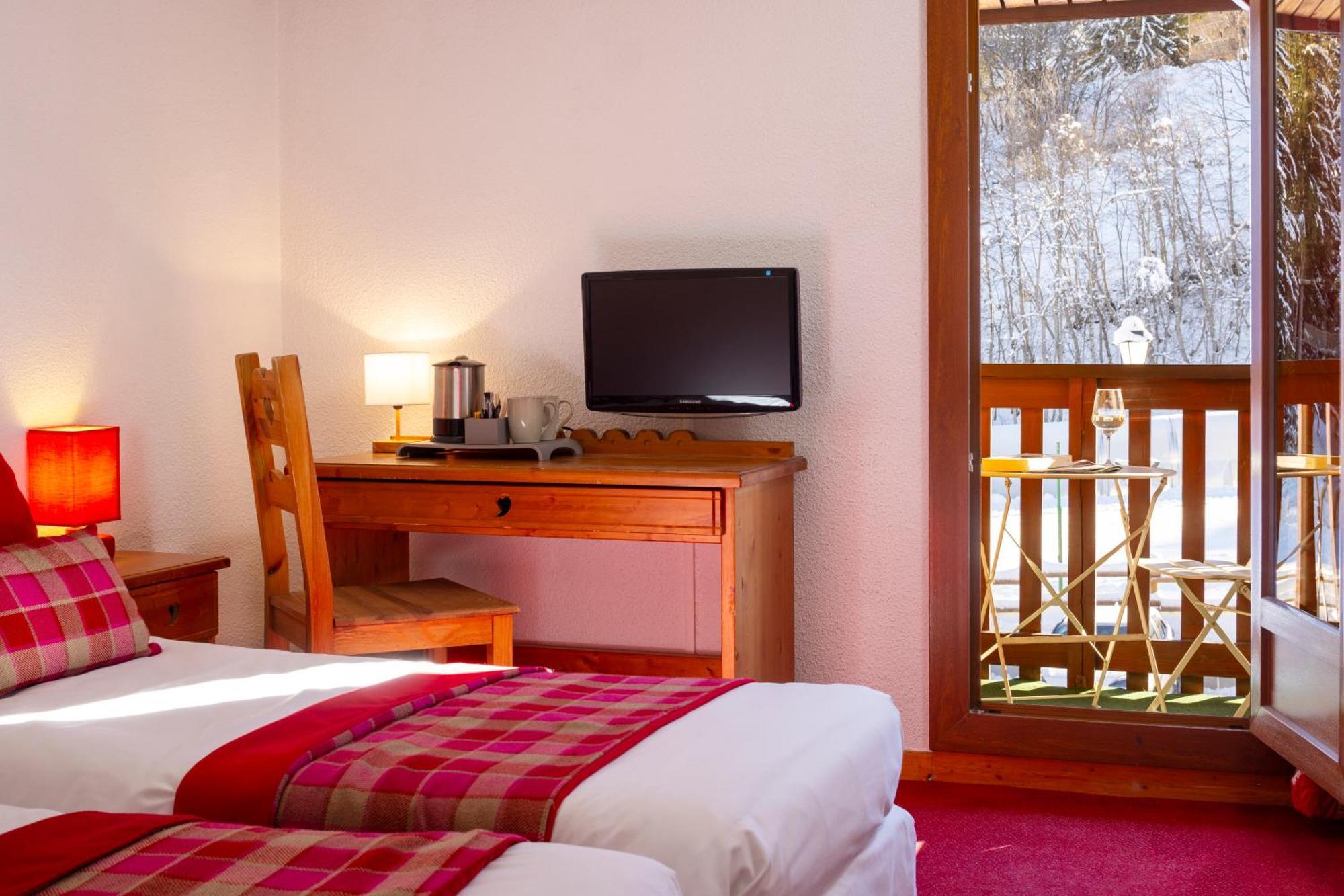 Hotel Du Bourg Валморел Екстериор снимка