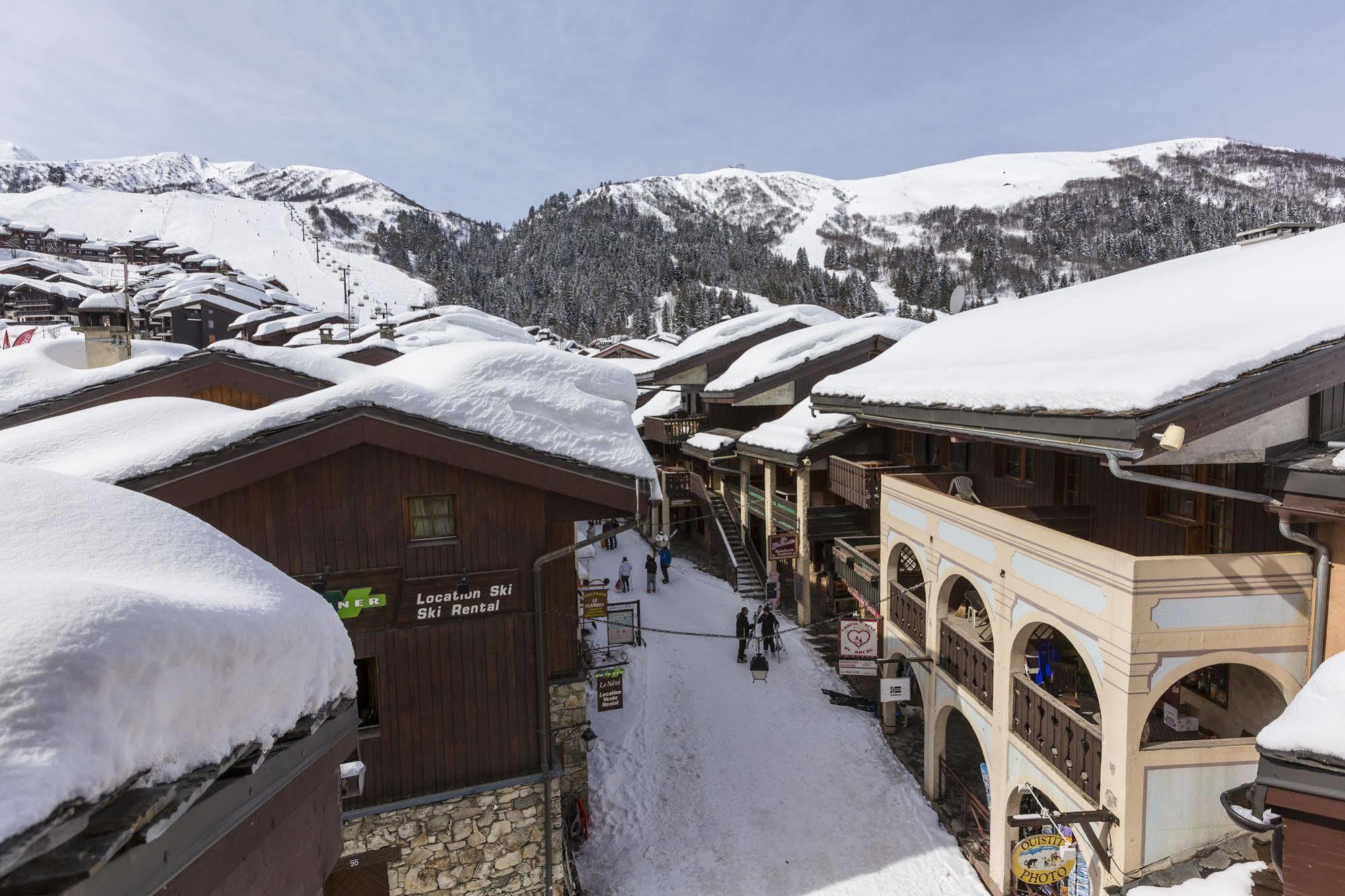 Hotel Du Bourg Валморел Екстериор снимка