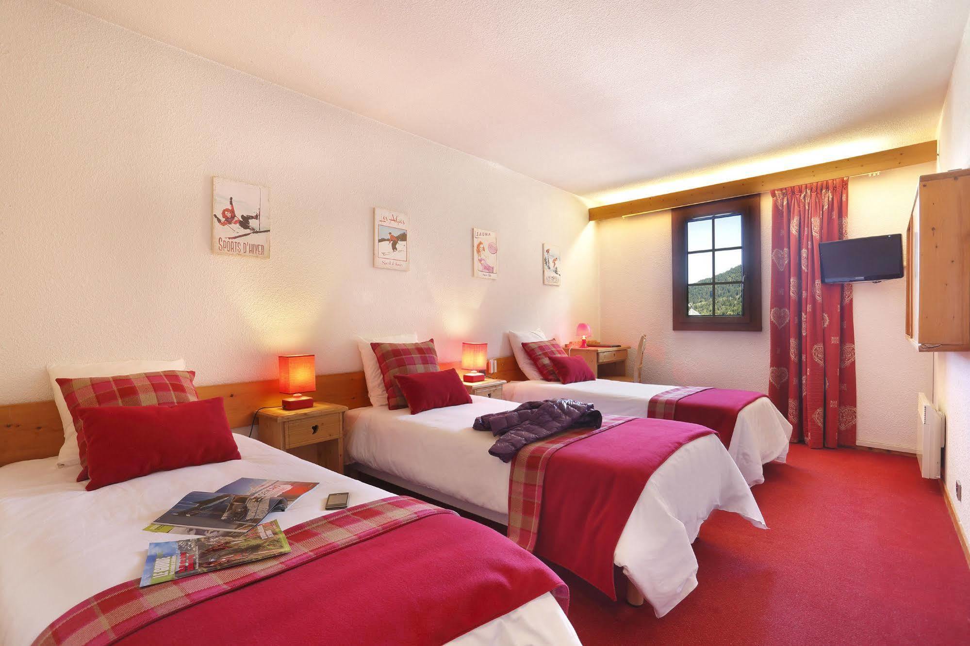 Hotel Du Bourg Валморел Екстериор снимка